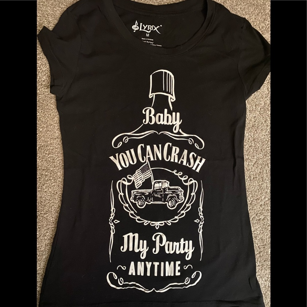 Size medium graphic T